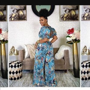 Jumpsuit. Removable belt